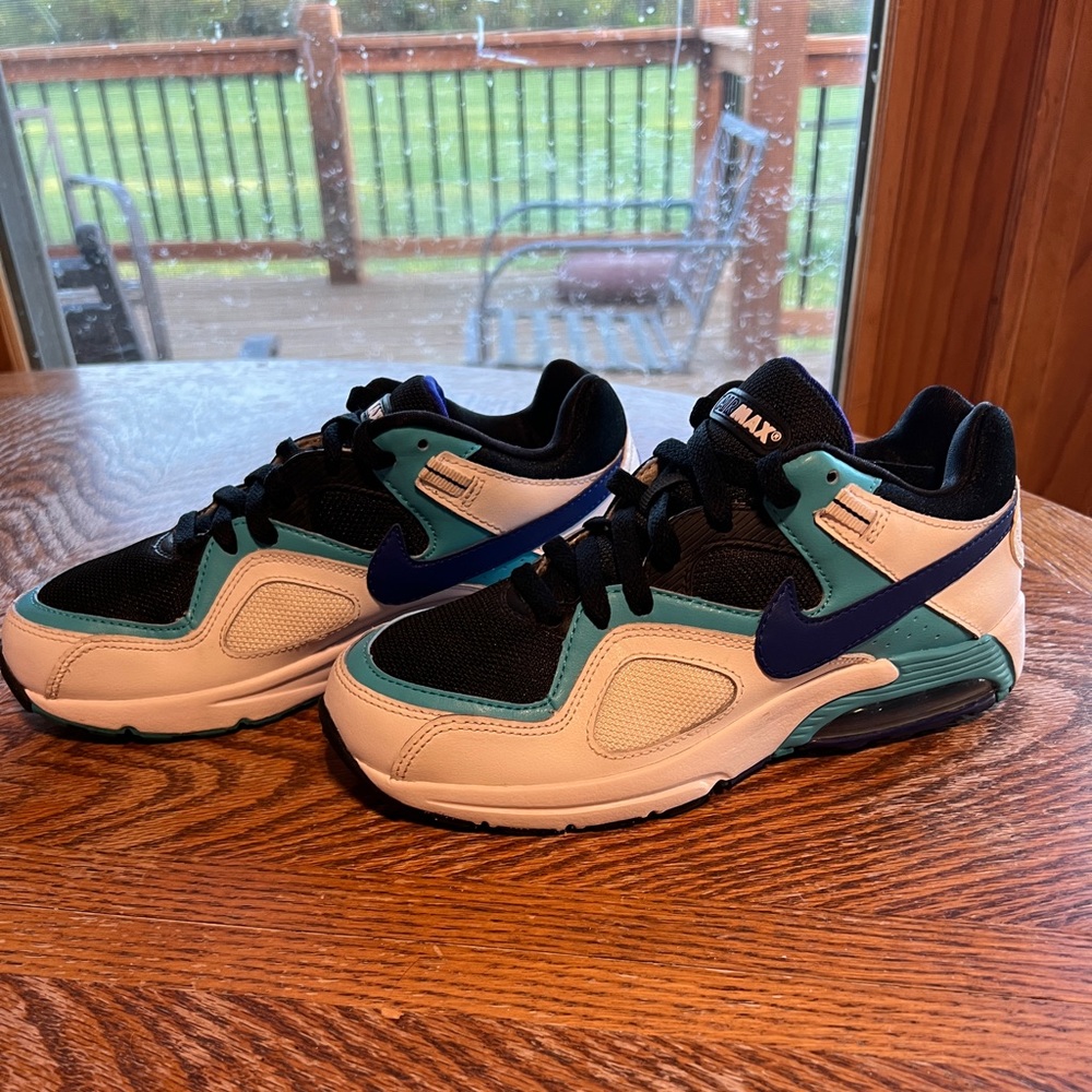 Womens Nike Air Max Size 6.5 | Lightly Used | 432088-102 |